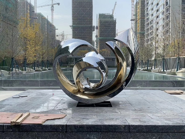 不銹鋼雕塑制�?.jpg 不銹鋼雕塑制�?.jpg